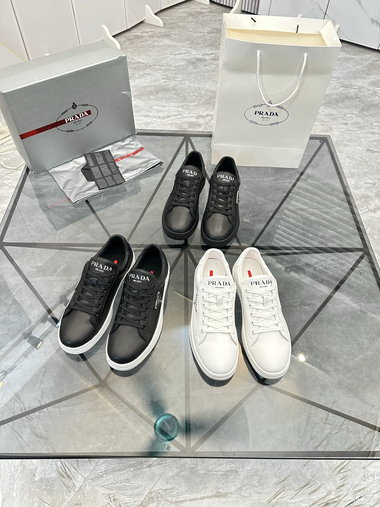 Men's shoes for sale 💰: 💰P540¥ High-end top quality Product trademark: Prada *"Prada*" low-top casual shoes Regular size: 38-45 (can be customized to 46) Product materials: imported first-layer cowhide for the upper, water-dyed cowhide lining, cowhide feet, original outsole. No.: 001